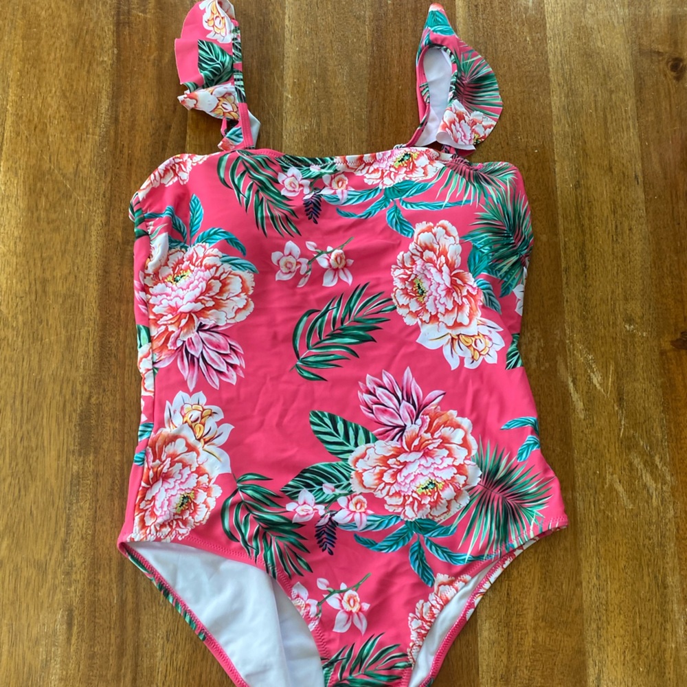 *NWT* RUFFLE ONE-PIECE SWIMSUIT